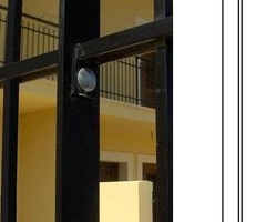 Piantana in Ferro Piatto Zincato e Verniciato 50x8mm - a Tassellare (Completa di Bulloneria)