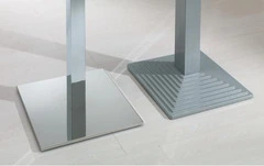 VETRINA IN CRISTALLO TEMPERATO CON PIANTANA CROMATA E 2 RIPIANI dimensioni(44X44X h154) SERIE ALLDES - 4