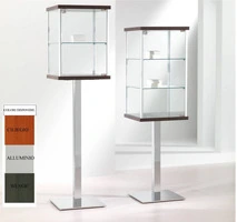 VETRINA IN CRISTALLO TEMPERATO CON PIANTANA CROMATA E 2 RIPIANI dimensioni(44X44X h191) SERIE ALLDES