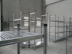Scaffalatura industriale a ripiani lunghezza 15 metri , altezza 2,00 mt, profondità 60 cm  con 4 rip