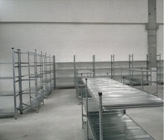 Scaffalatura industriale a ripiani lunghezza 12 metri , altezza 3,00 mt, profondità 80 cm  con 5 rip - 2