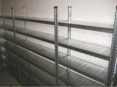 Scaffalatura industriale a ripiani lunghezza 6 metri , altezza 2,00 mt, profondità 40 cm  con 4 ripi - 3