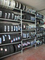 SCAFFALATURA PORTA-GOMME COMPLETA LUNGHEZZA 8,5 METRI , ALTEZZA 2,50 MT , PROFONDITA' 30 CM CON 4 LI