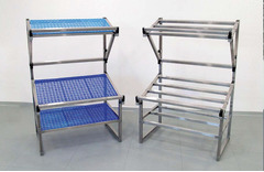 BANCARELLA FISSA IN  ACCIAIO INOX CON RIPIANI IN PLASTICA  L=1500 mm