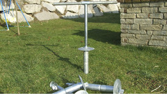 Supporto-Chiave Manuale per Ancorare Supporto Zincato per (Palo a T)(Pali in Legno) nel Terreno - 2