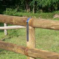 Mezzi Pali in Legno di Pino Nordico Torniti Impregnati- Trattati Classe III - Diametro: 8cm - H150cm - 2