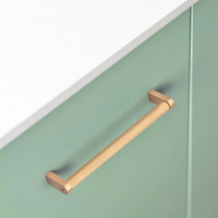 Emuca Lotto di 5 maniglie per mobili Bergen, L141mm, interasse 128mm, Alluminio, Verniciato oro - 3