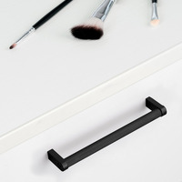 Emuca Lotto di 5 maniglie per mobili Bergen, L173mm, interasse 160mm, Alluminio, Verniciato nero - 2