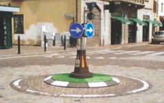 Rotonda Prefabbricata in Gomma Completa di Accessori di Fissaggio con Elastoplastico Rifrangente Dia - 2