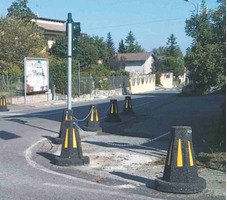 Dissuasore di Sosta in Gomma Riciclata Finto Granito Grigio Diametro 60cm h 75 cm Senza Accessori - 2