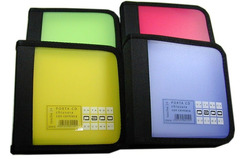 PORTA CD 24 TASCHE  IN POLIPROPILENE E DORSO IN TESSUTO