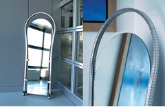 SPECCHIO SAGOMATO CON BASE IN ACCIAIO INOX