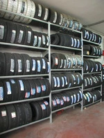 SCAFFALATURA PORTA-GOMME COMPLETA LUNGHEZZA 8,5 METRI , ALTEZZA 2,50 MT , PROFONDITA' 30 CM CON 4 LI