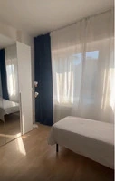 spaziosa camera in ottime condizioni è disponibile per affitto a lungo termine a partire dal 1° giugno (affitto mensile)