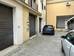 Affittasi Locale 45mq uso garage (si valuta affitto anche ristrutturato ideale per uso commerciale)