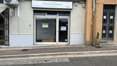 Affittasi locale commerciale 70mq in via roma 9 - ottima posizione - 3