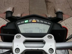 DUCATI Hyperstrada 939 - 8