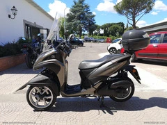 YAMAHA Tricity 155 - 11