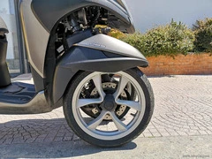 YAMAHA Tricity 155 - 17