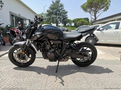 YAMAHA MT-07 - 10