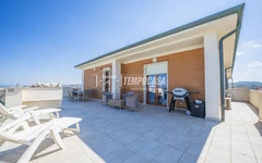 Splendido attico con terrazzo vista mare